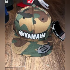 NWT Men’s Camo Yamaha Snapback Hat.